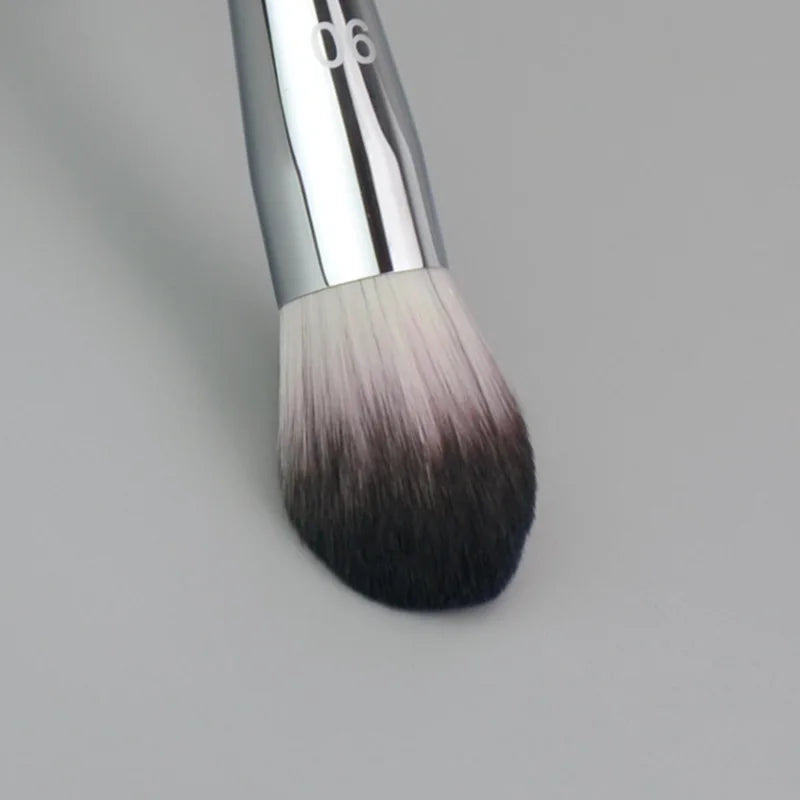 Pro Featherweight Complexion Brush #90 – Foundation & Blush