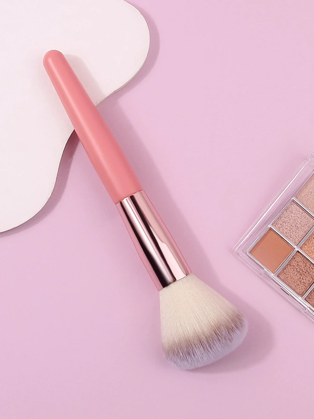 Pink Wooden Handle Makeup Brush – Blush, Contour & Highlighter