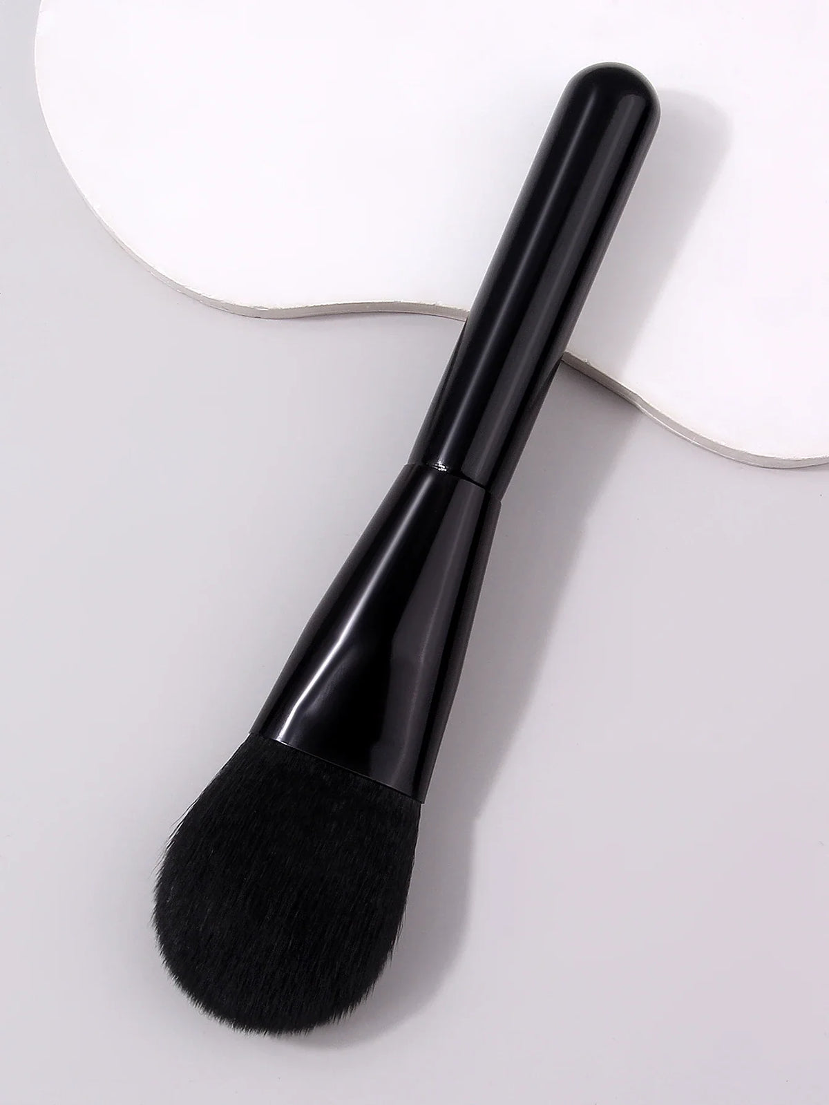 Professional Soft Blush Brush – Powder, Highlighter & Contour