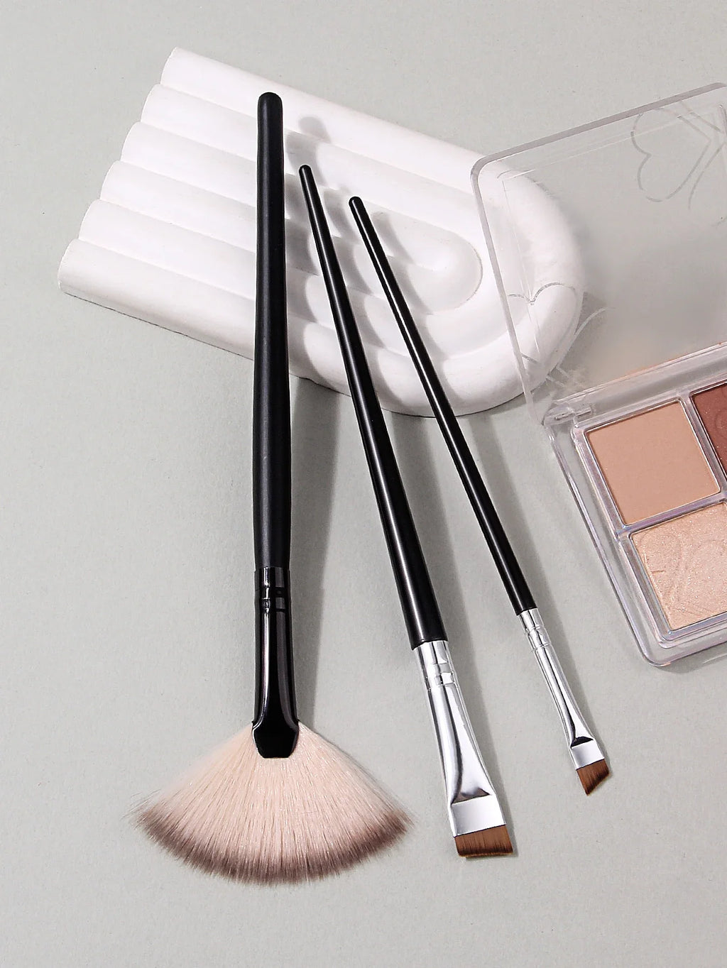 Nixie 3-Piece Makeup Brush Set – Highlighter, Eyebrow & Eyeliner