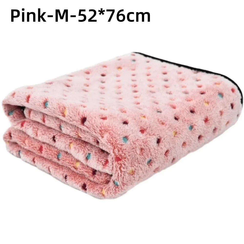 Ultra-Soft Dot Pattern Pet Blanket – Washable Cozy Fleece