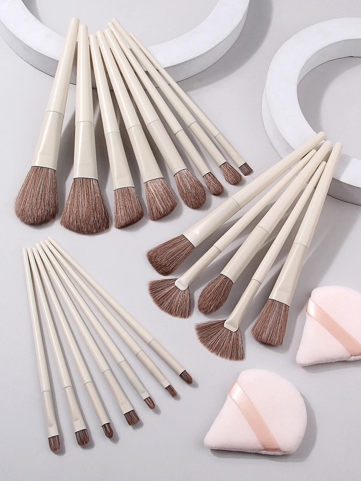 22-Piece Makeup Brush Set – Eyeshadow, Foundation & Blush
