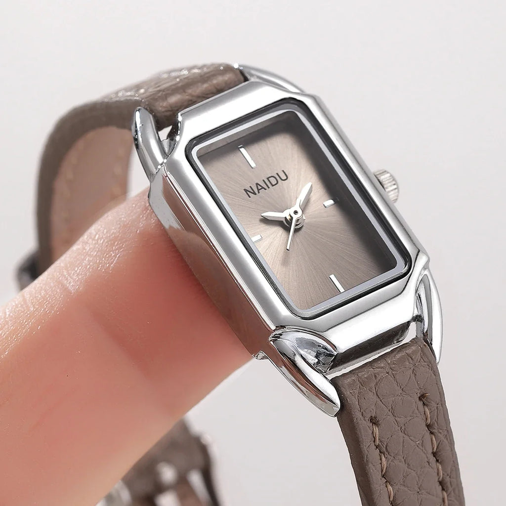 Women's Retro Quartz Watch – Leather Band, Numberless Dial