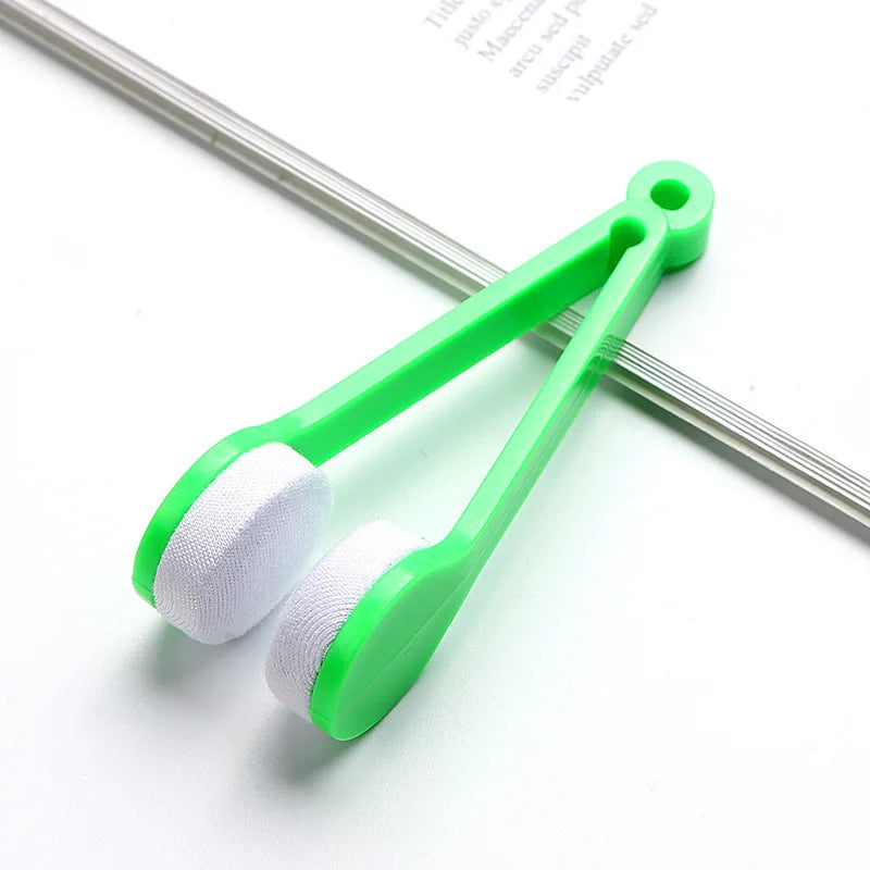 Mini Portable Eyeglass Cleaner Clip – Microfiber Lens Wipe Tool