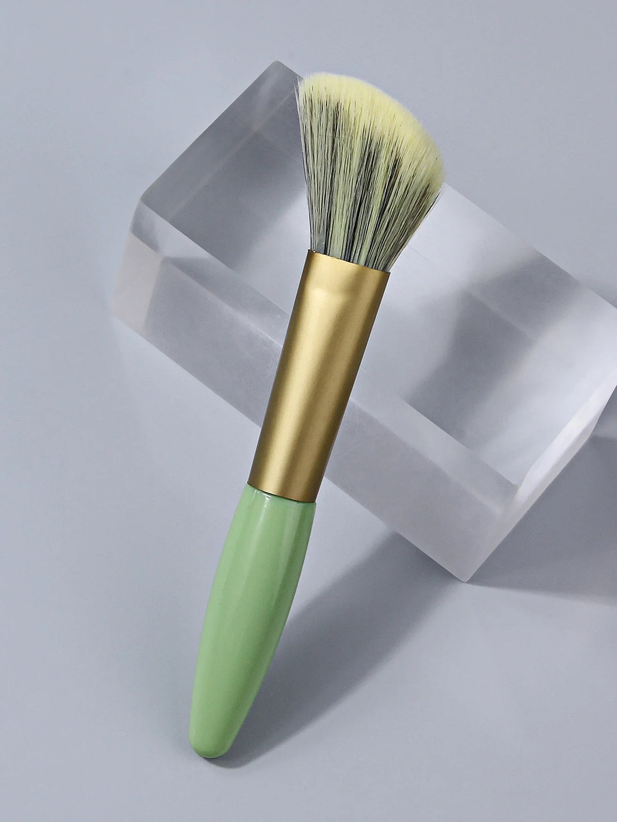 Angled Blush Brush – Soft Wool Fiber for Contour & Bronzer