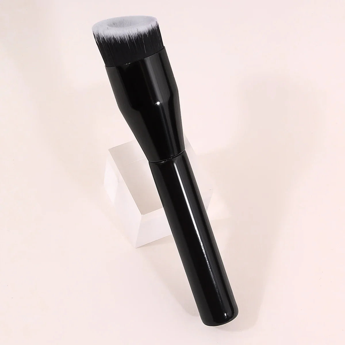 Nixie Facial Makeup Brush – Foundation, Blush & Contour