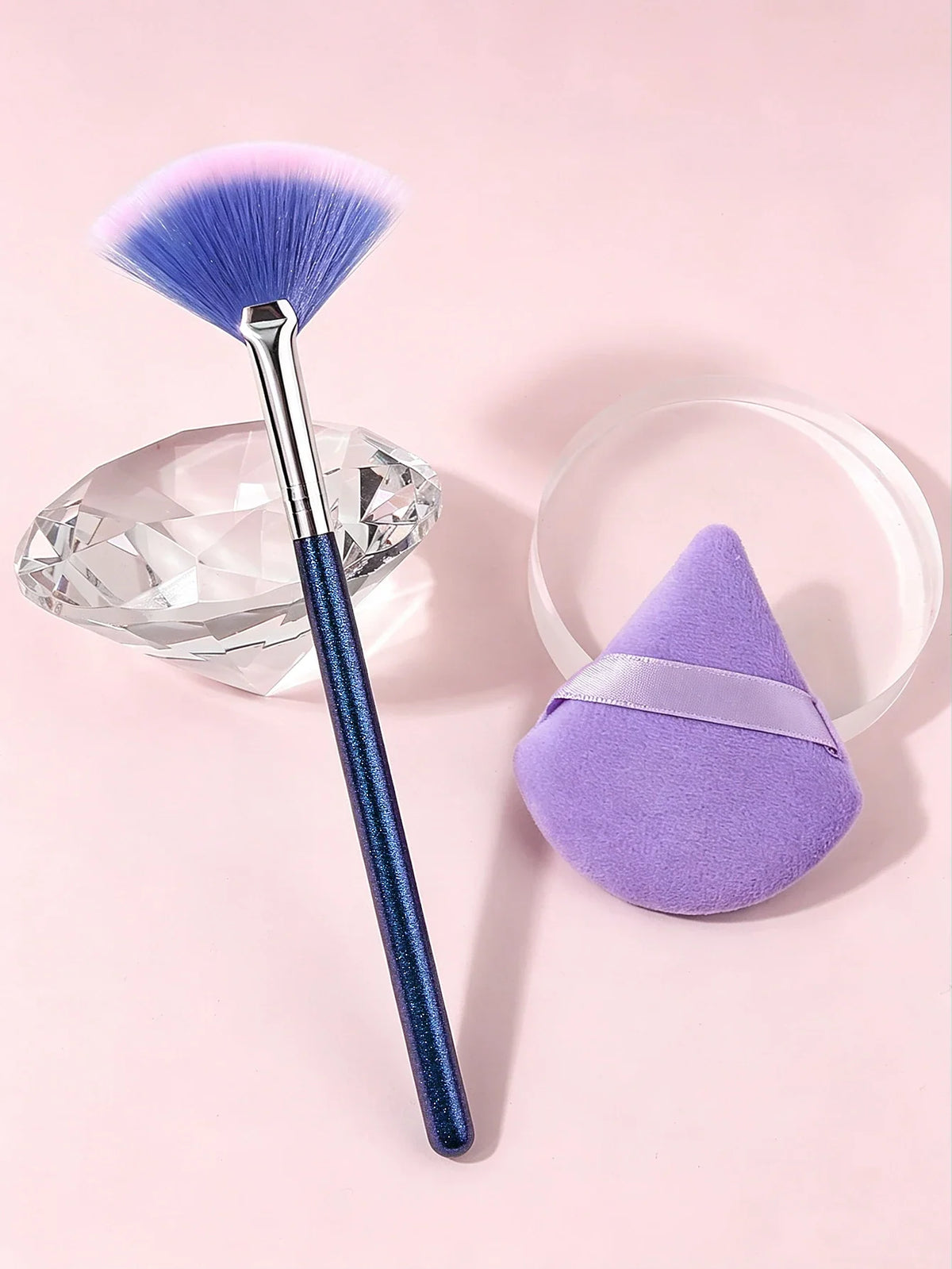 2Pcs Fan Shaped Highlighter & Triangle Blush Makeup Brush Set