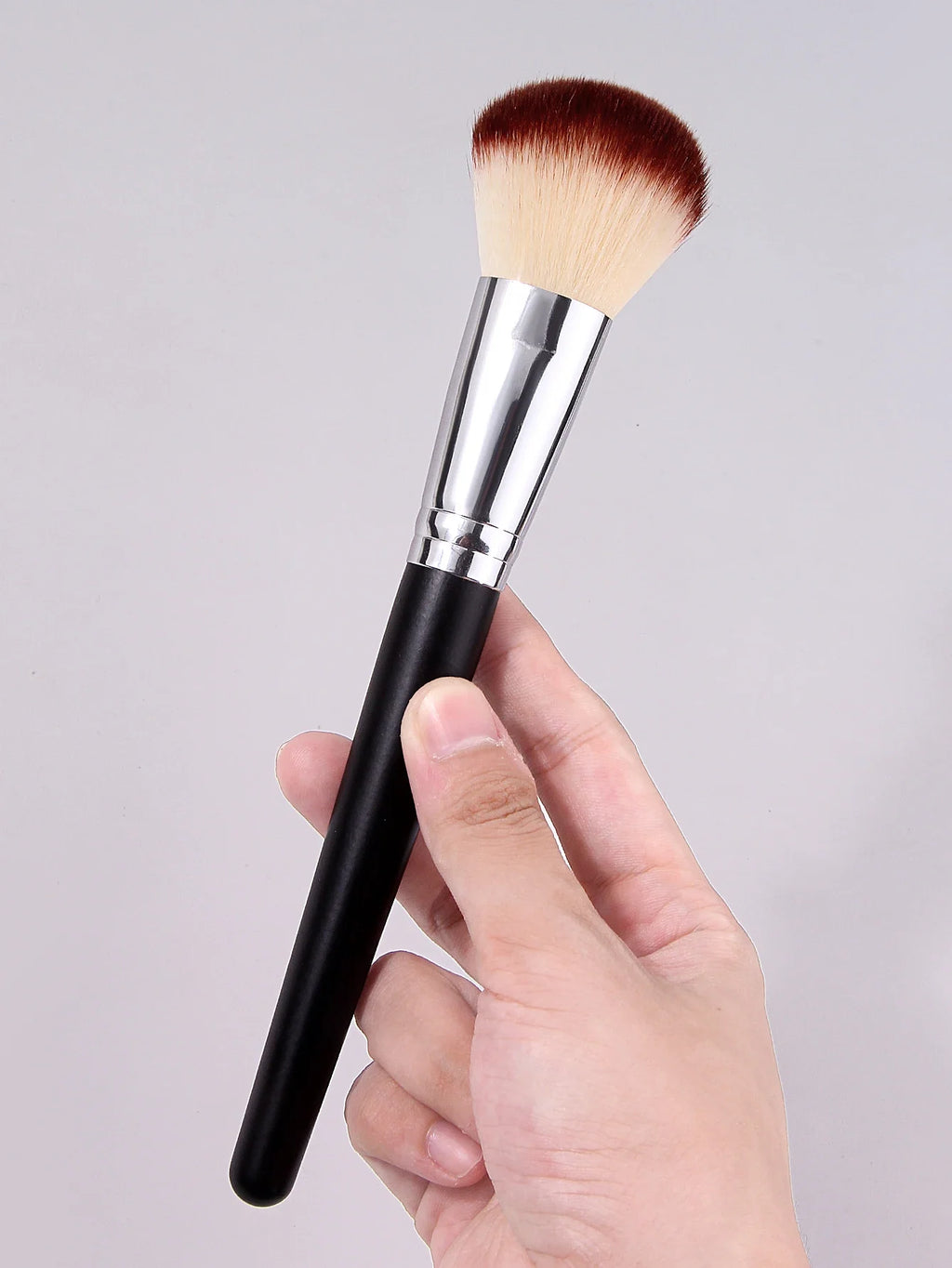 Fluffy Large Powder & Contour Makeup Brush | Nixie