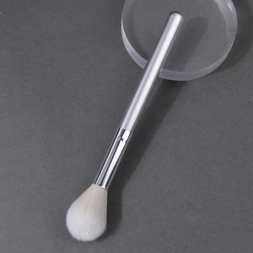 Blush & Highlight Makeup Brush – Soft Fiber, Wooden Handle