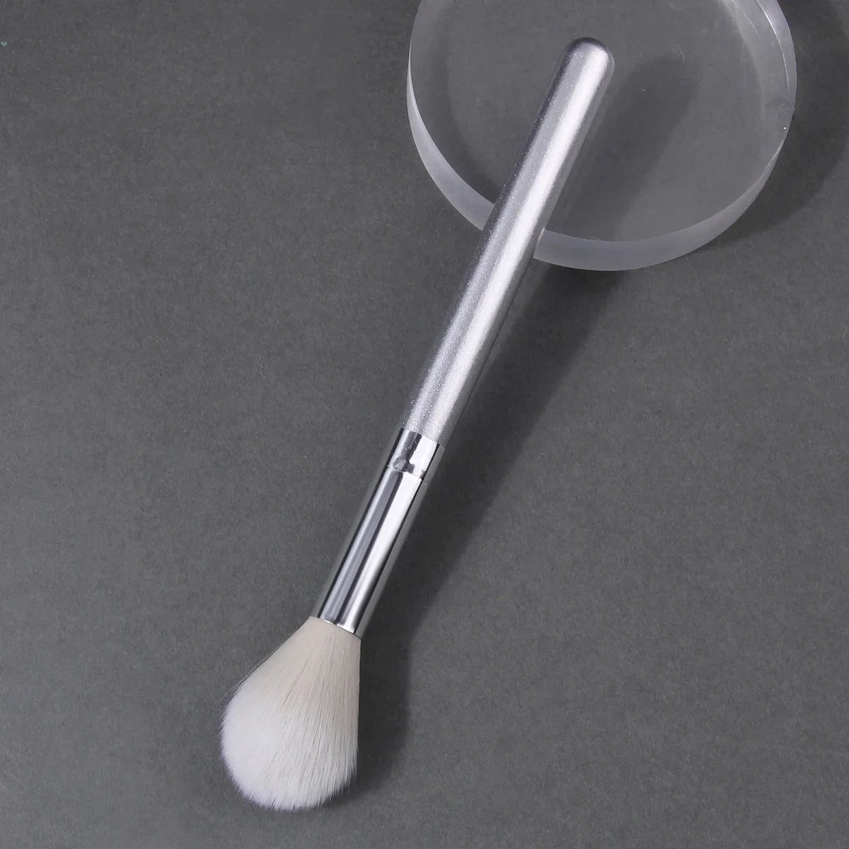 Blush & Highlight Makeup Brush – Soft Fiber, Wooden Handle