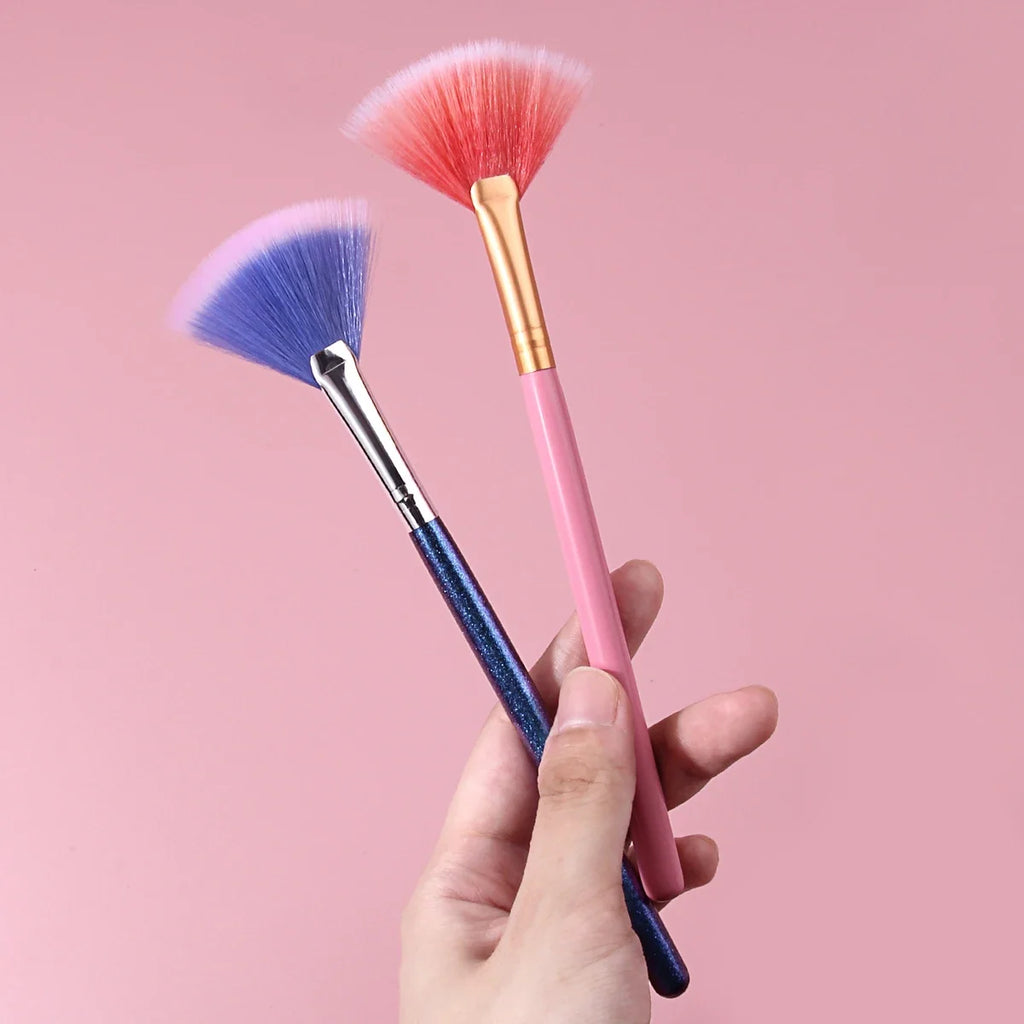 Fan Highlight & Contour Brush – Loose Powder Blending Tool