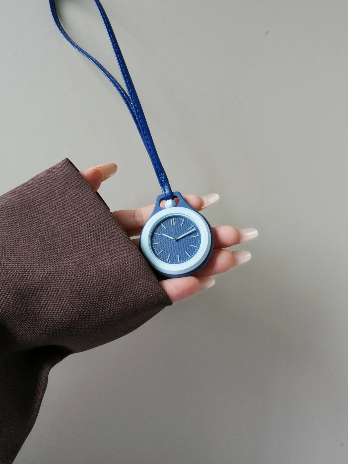 Round Quartz Hanging Watch – Backpack Pendant Portable Clock