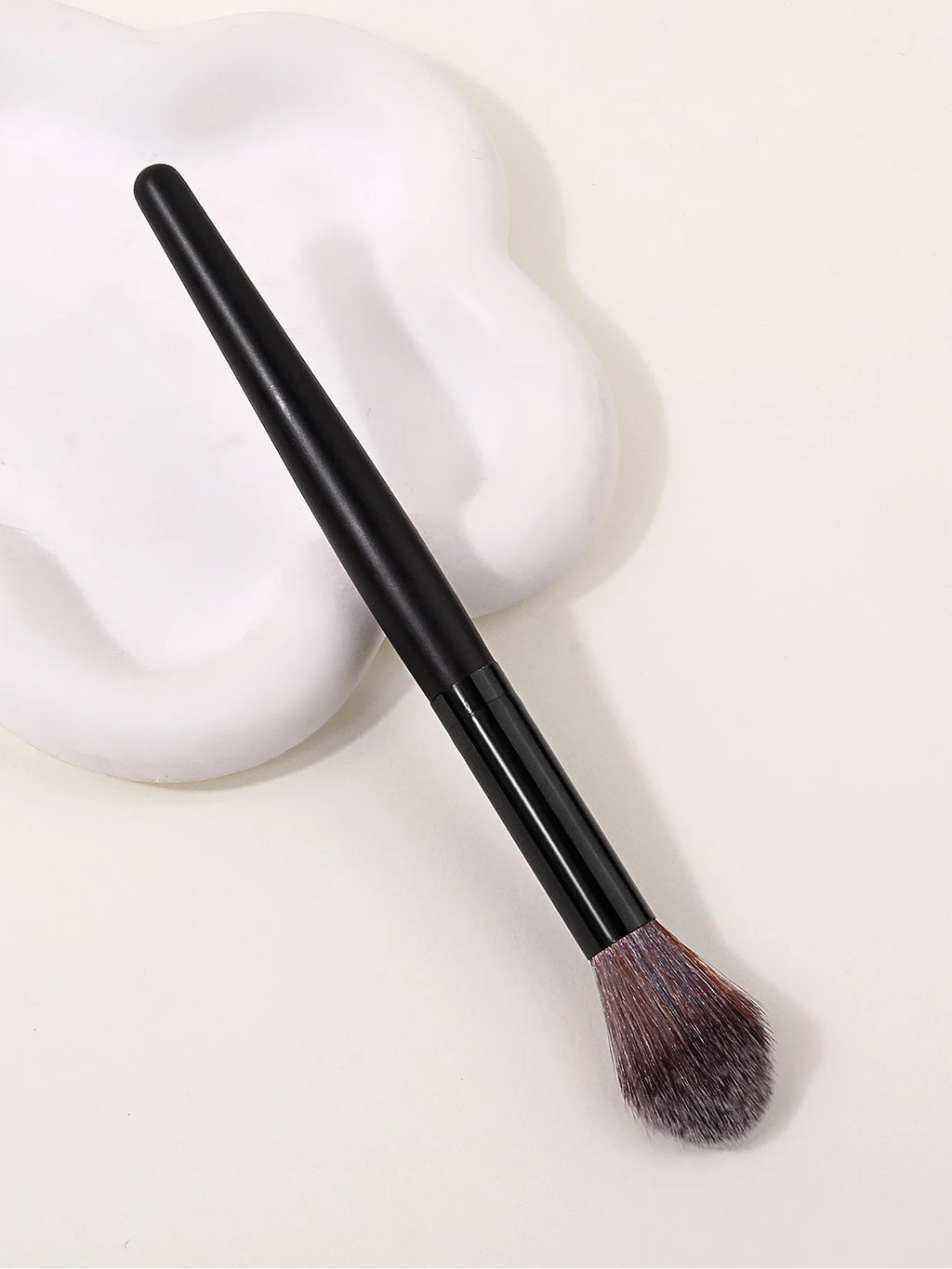 Fluffy Large Flame Blush & Highlighter Makeup Brush
