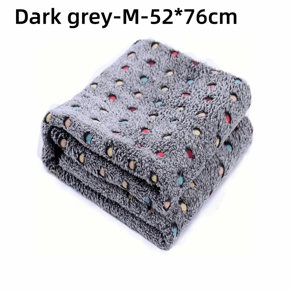Ultra-Soft Dot Pattern Pet Blanket – Washable Cozy Fleece