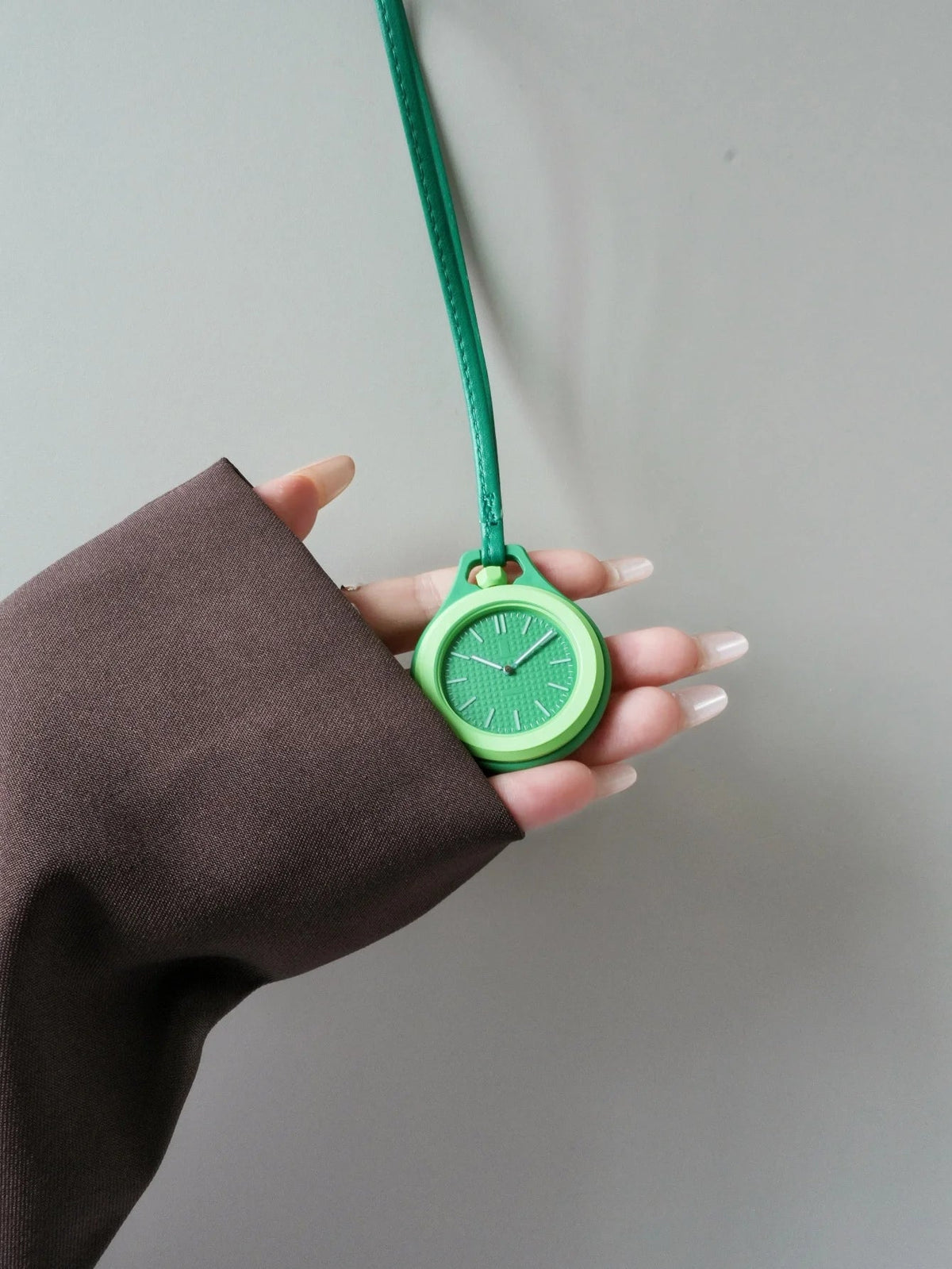 Round Quartz Hanging Watch – Backpack Pendant Portable Clock