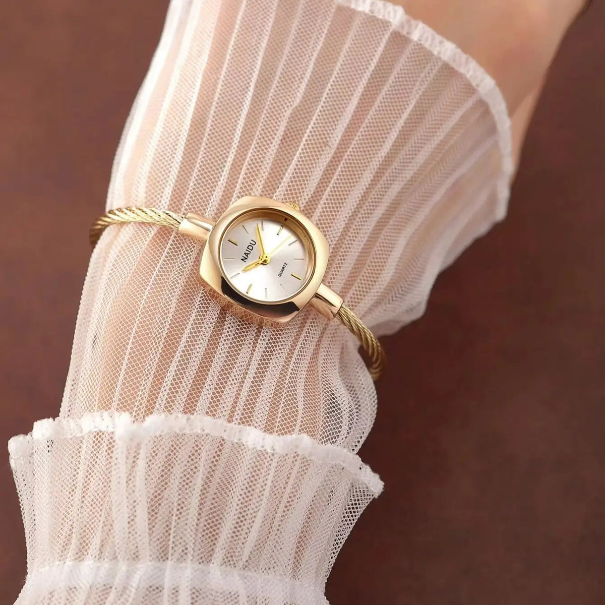 Women's Retro Quartz Watch – Stainless Steel Band, 3 Bar