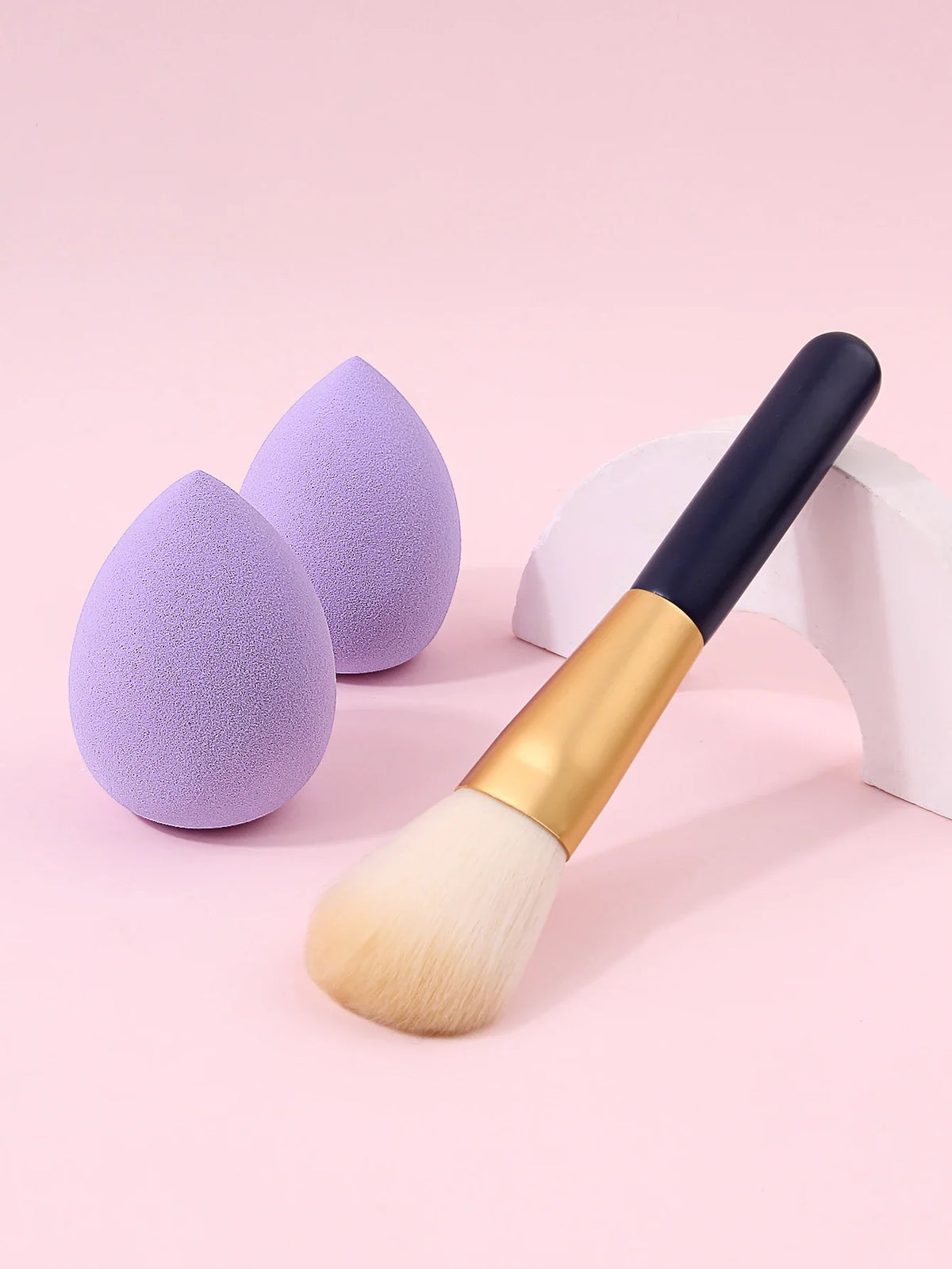 3-Piece Makeup Set: Blush Brush + 2 Water Drop Sponges