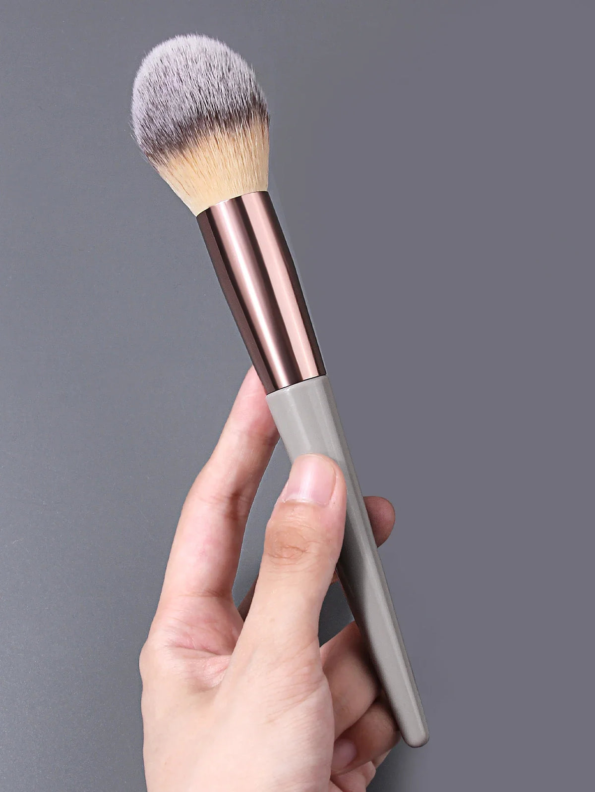 Highlighting Blush & Contour Brush – Soft Fluffy Powder Brush