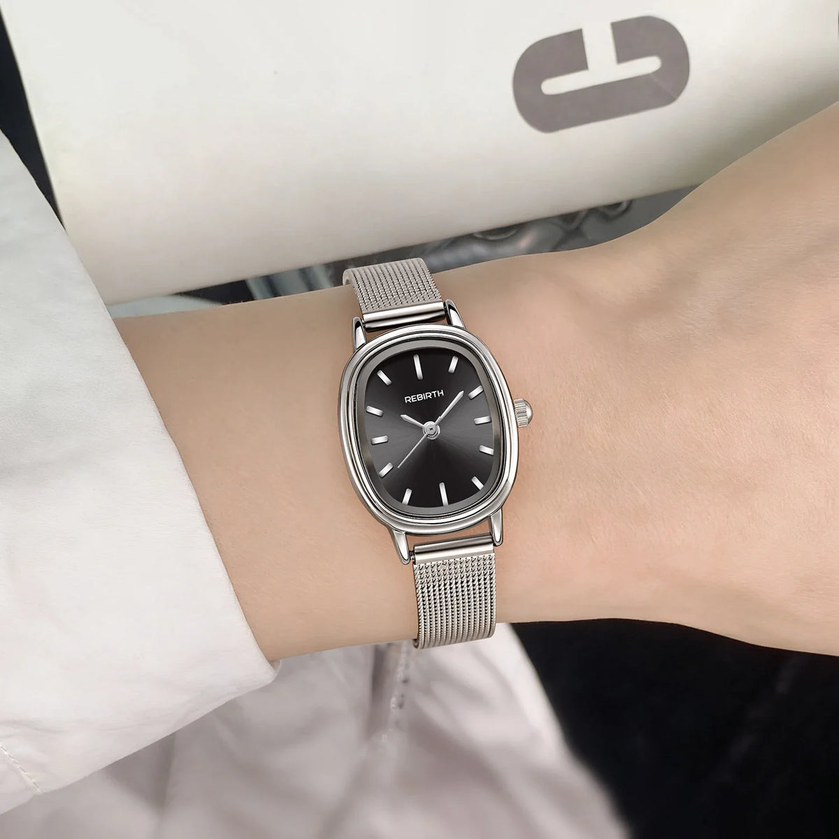 Retro Oval Silver Quartz Watch – Milanese Mesh Strap for Women