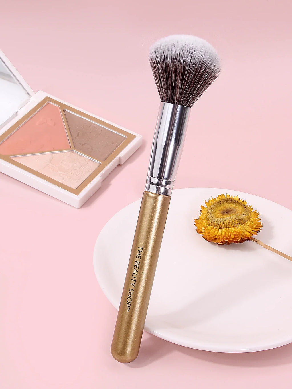Multi-Purpose Makeup Brush – Blush, Highlight & Contour
