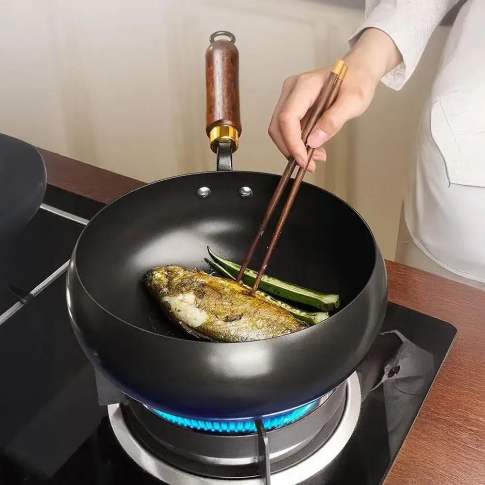 Forged Iron Wok with Wooden Lid – Nonstick, All Stovetops