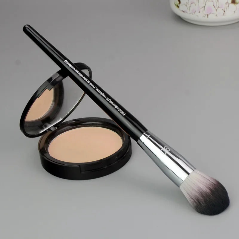 Pro Featherweight Complexion Brush #90 – Foundation & Blush
