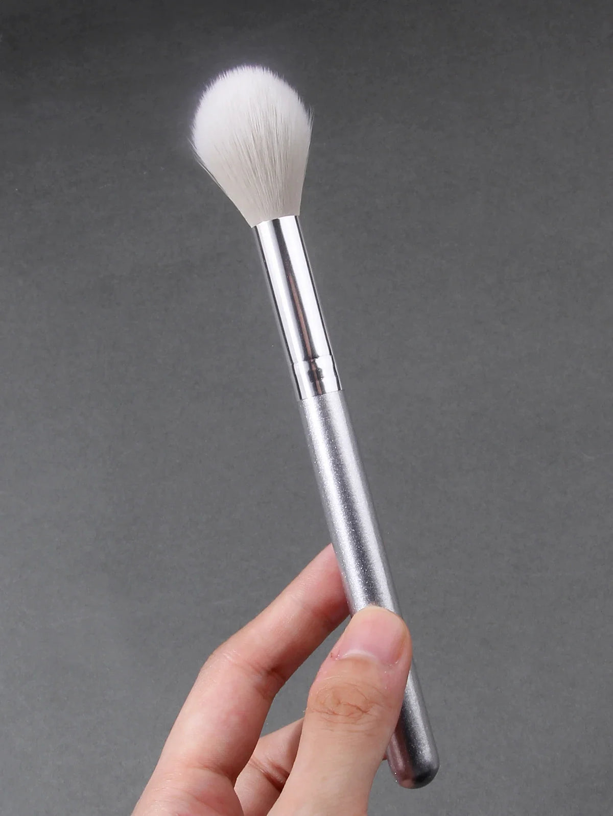 Blush & Highlight Makeup Brush – Soft Fiber, Wooden Handle