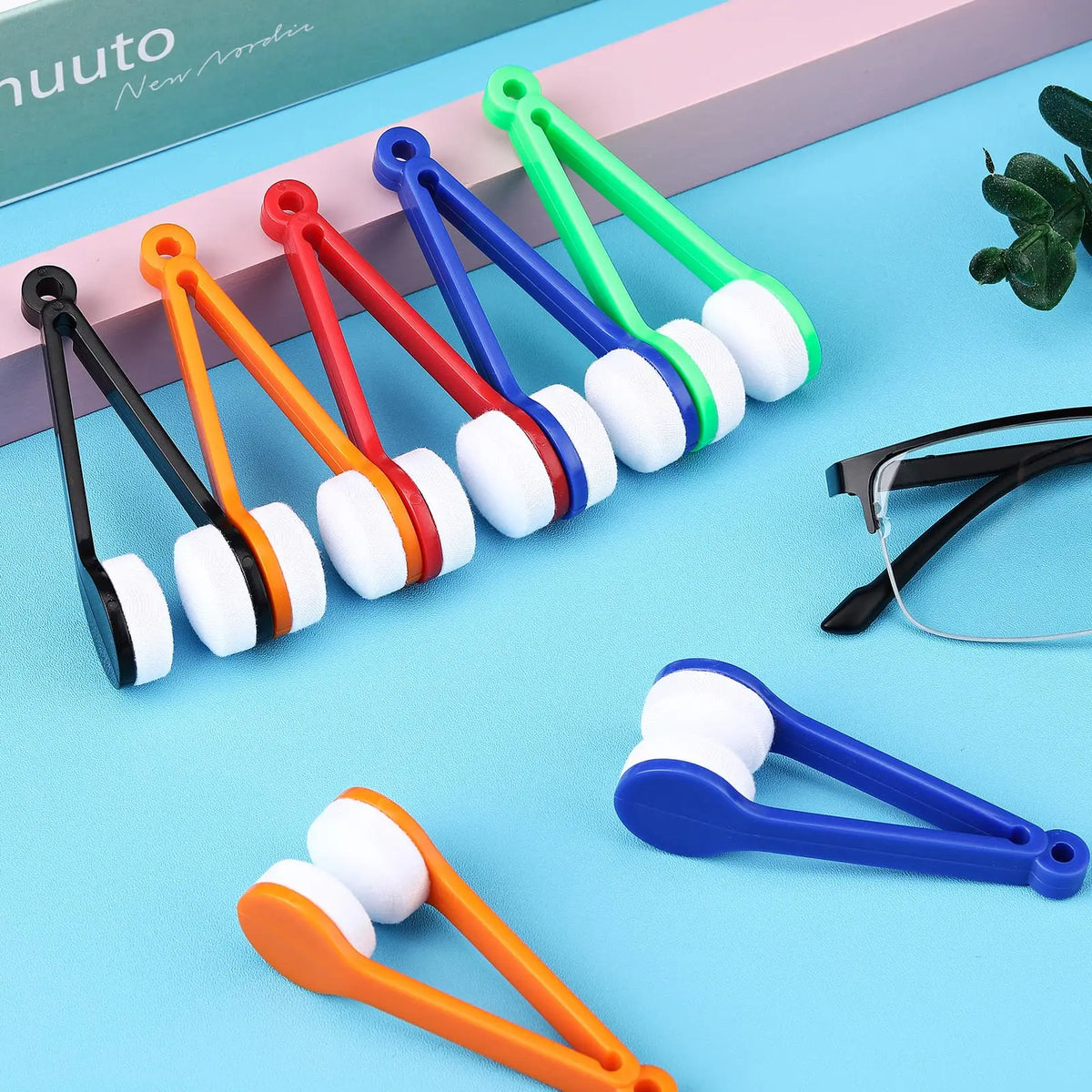 Mini Portable Eyeglass Cleaner Clip – Microfiber Lens Wipe Tool