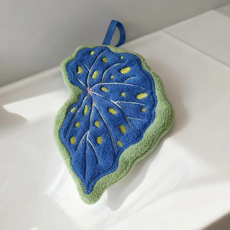 Leaf-Shaped Hand Towel – Soft Coral Fleece Hanging Towel