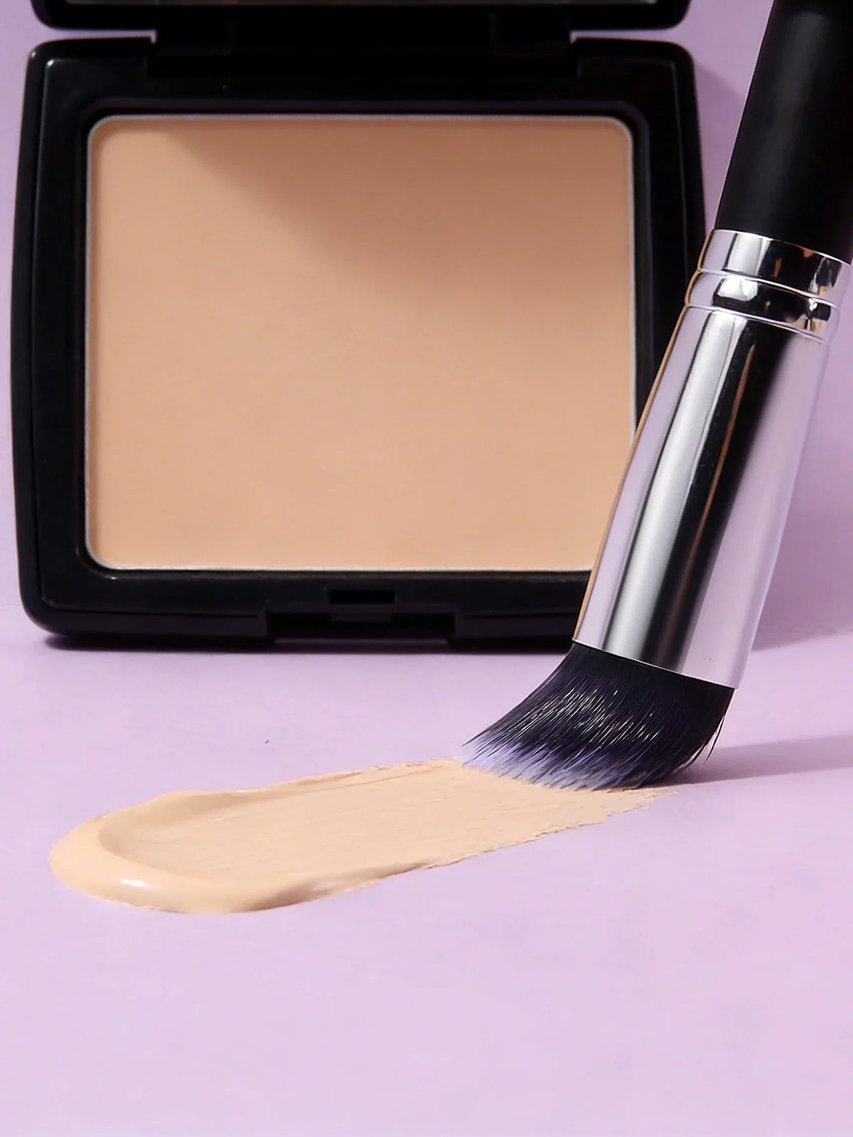 Angled Foundation & Concealer Brush – Streak-Free Finish