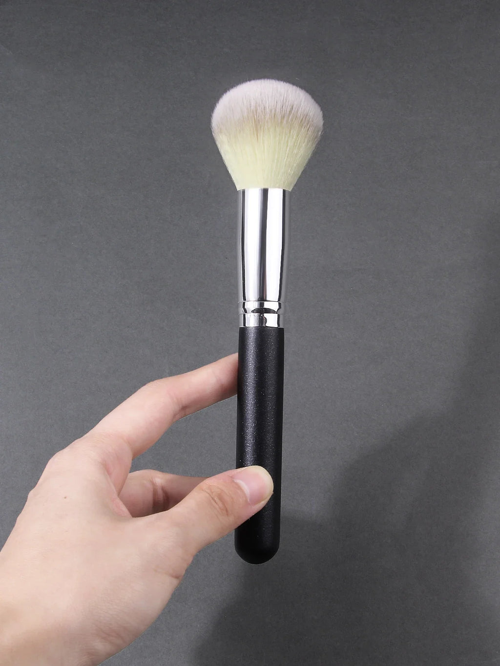 Three-Color Blush & Contour Brush – Wood Handle Makeup Tool