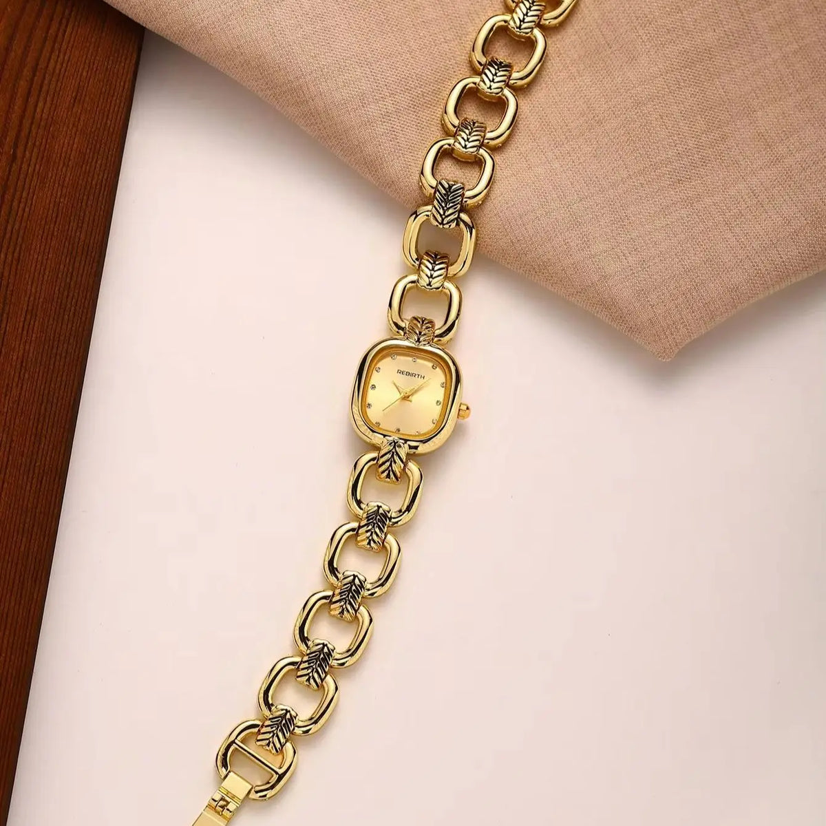 REBIRTH Women's Retro Gold Quartz Watch – Elegant Daily Wear