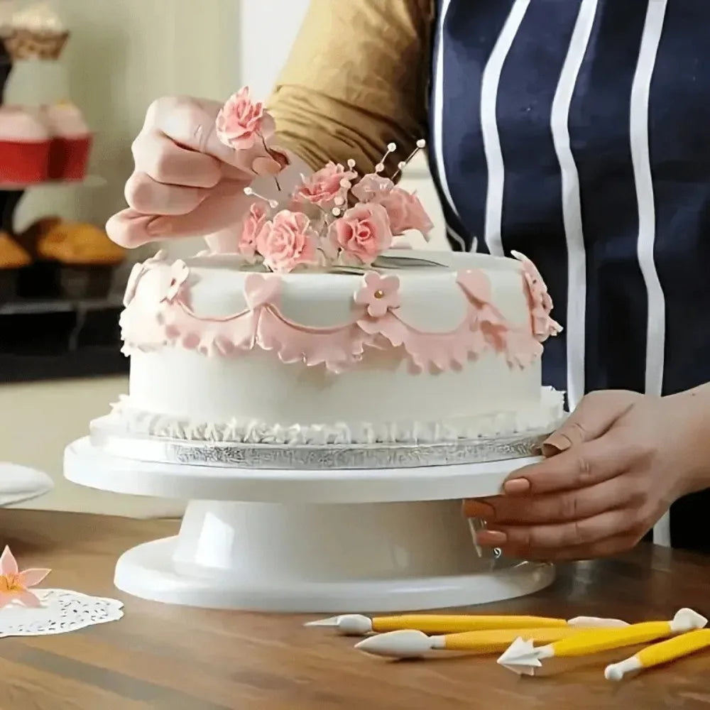 360° Cake Turntable Set – Scraper, Nozzles & Decorating Tools