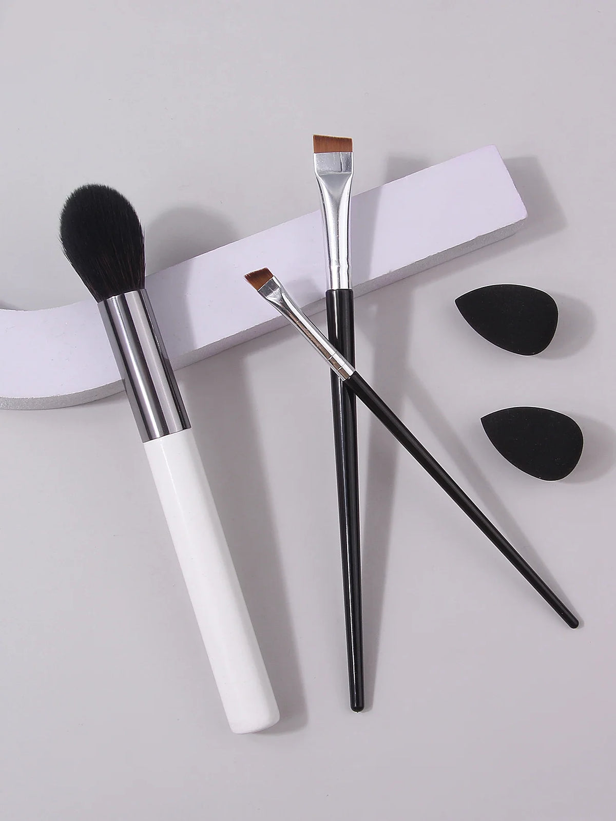 Nixie 5-Pc Makeup Brush Set with Puff – Blush & Foundation