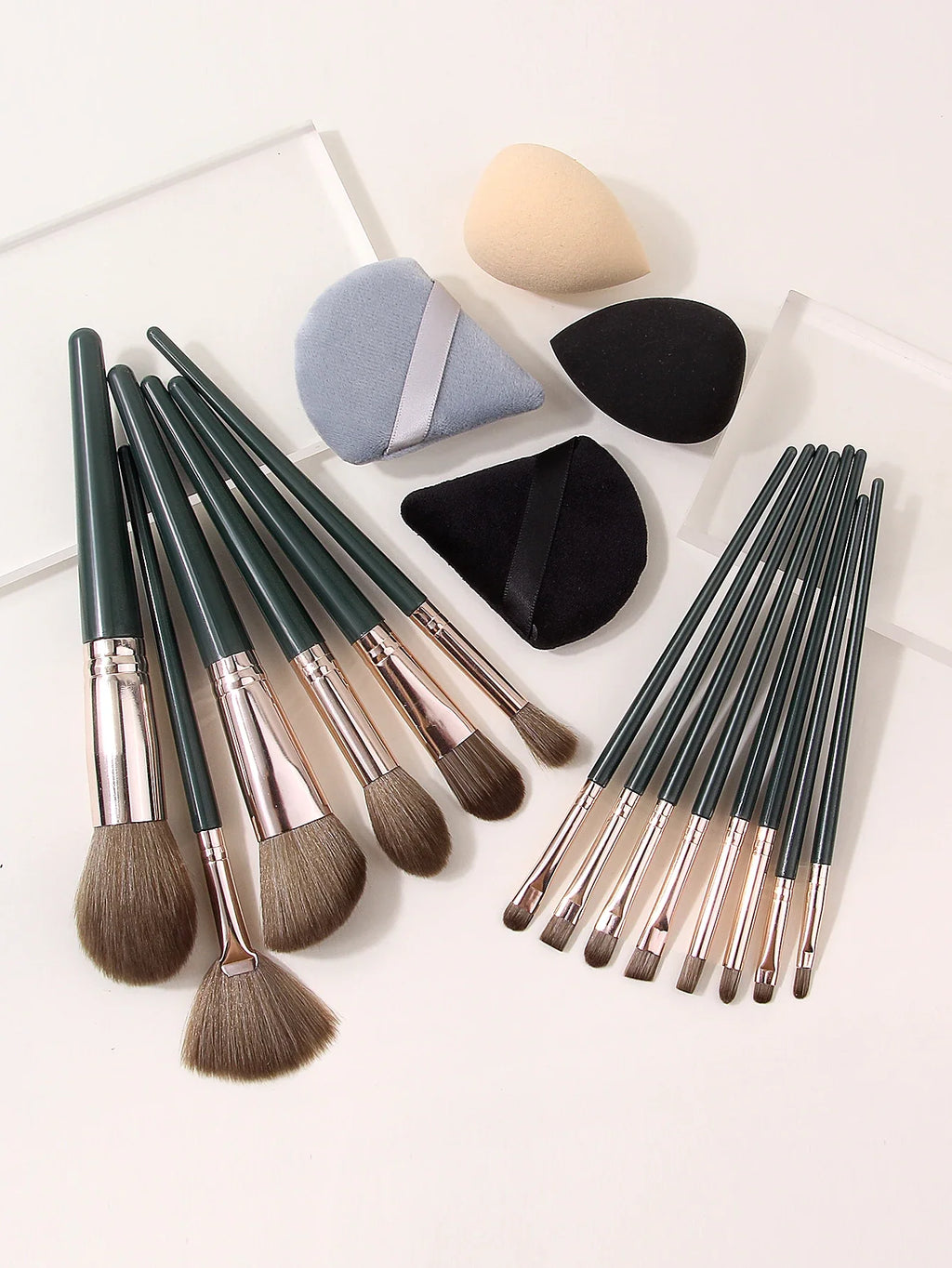 18-Piece Makeup Brush Set – Face, Eye, Sponges & Puffs Kit