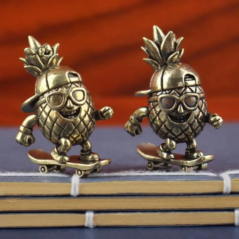 Brass Skateboarding Pineapple Figurine – Retro Desktop Ornament