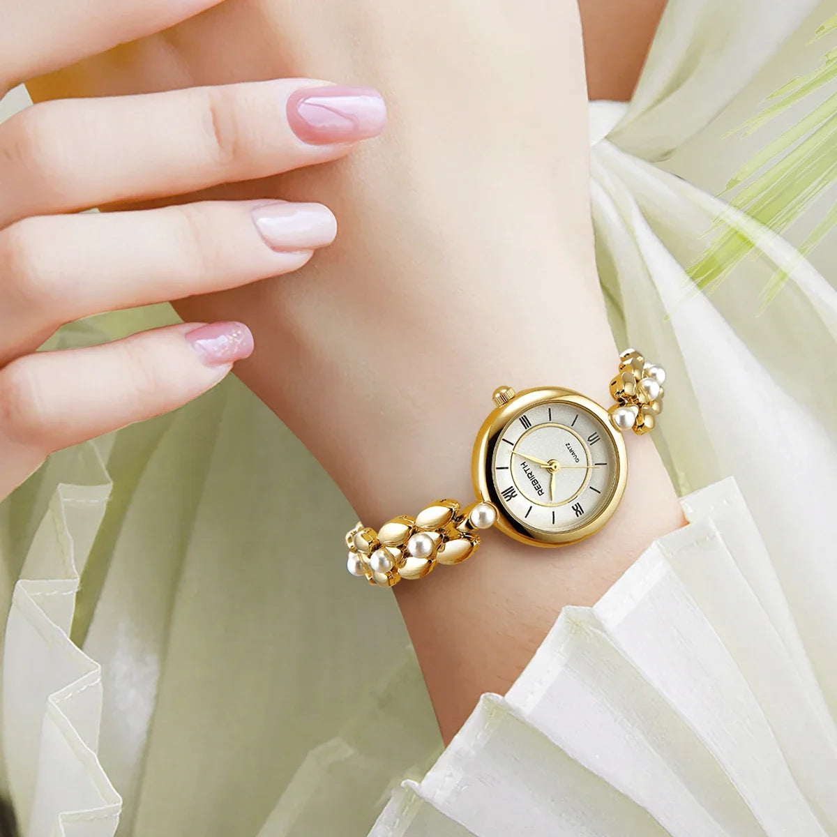 REBIRTH Vintage Quartz Wristwatch – Compact Luxury Design