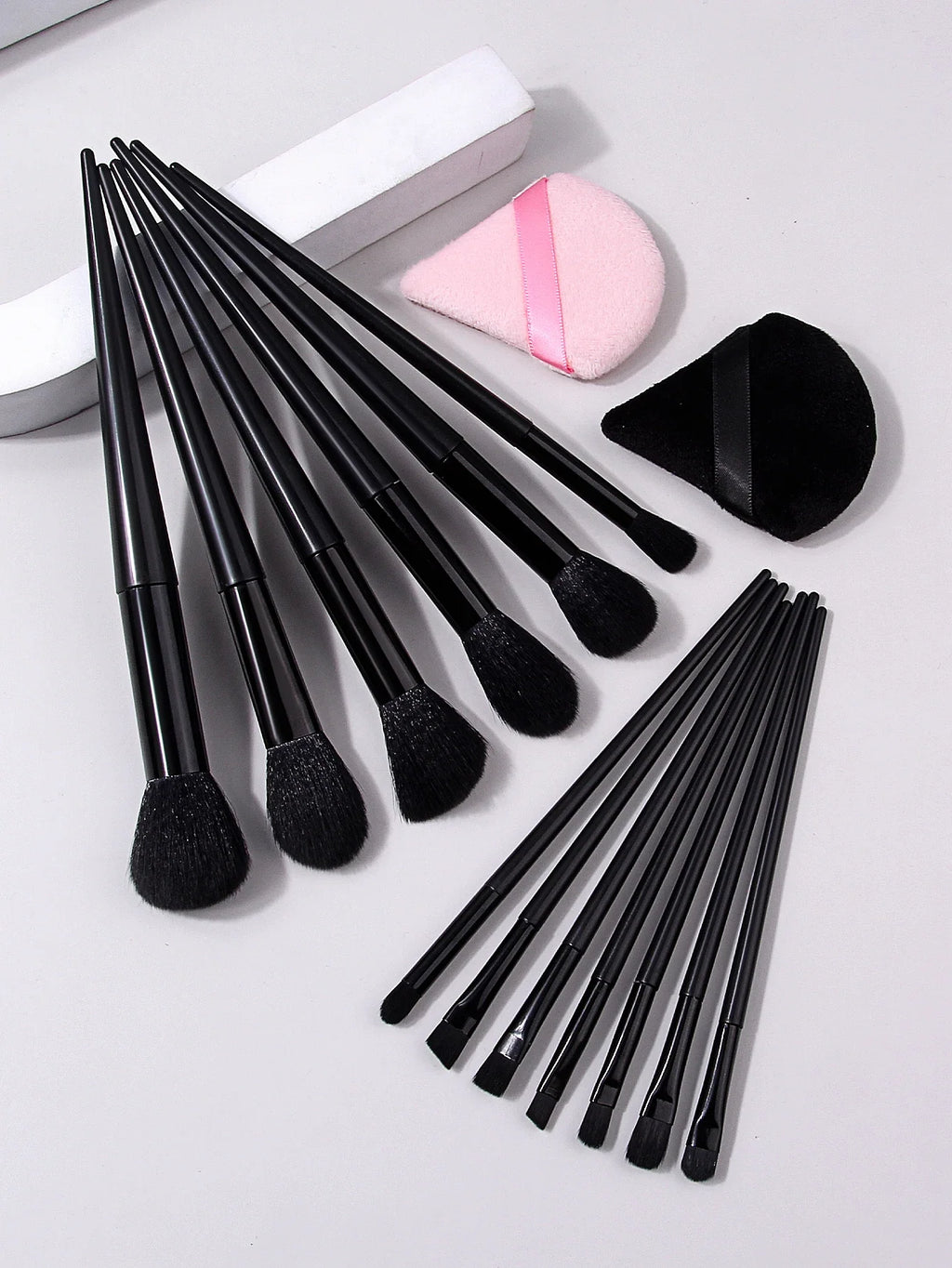 Nixie 15pc Makeup Brush Set – Foundation, Powder & Eyeshadow