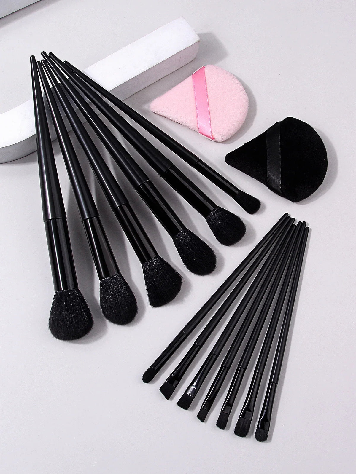 Nixie 15pc Makeup Brush Set – Foundation, Powder & Eyeshadow