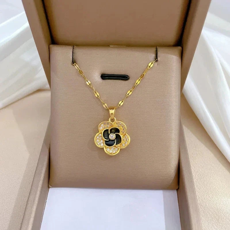 Women's Minimalist Flower Pendant Choker Necklace – Gold