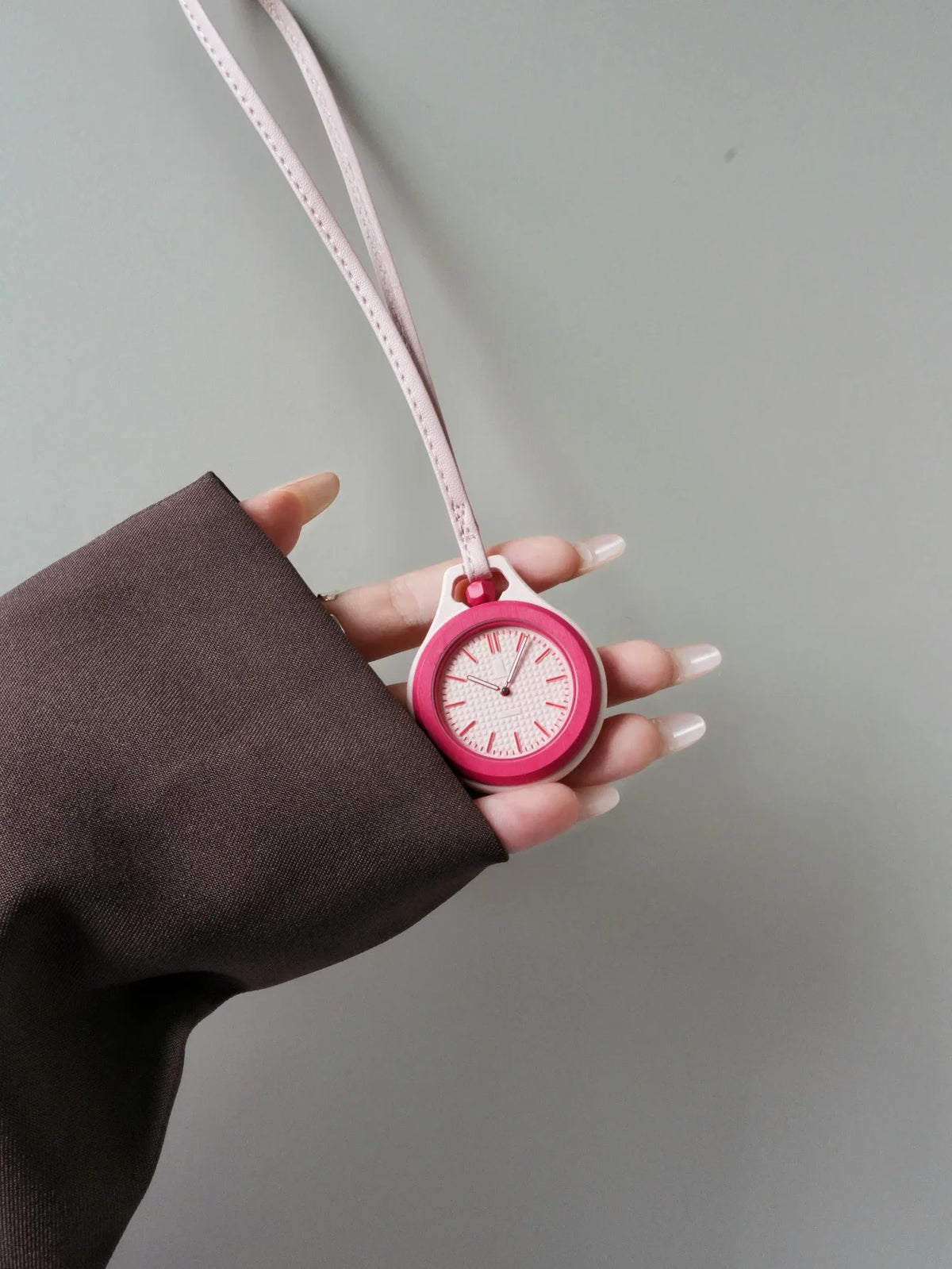 Round Quartz Hanging Watch – Backpack Pendant Portable Clock