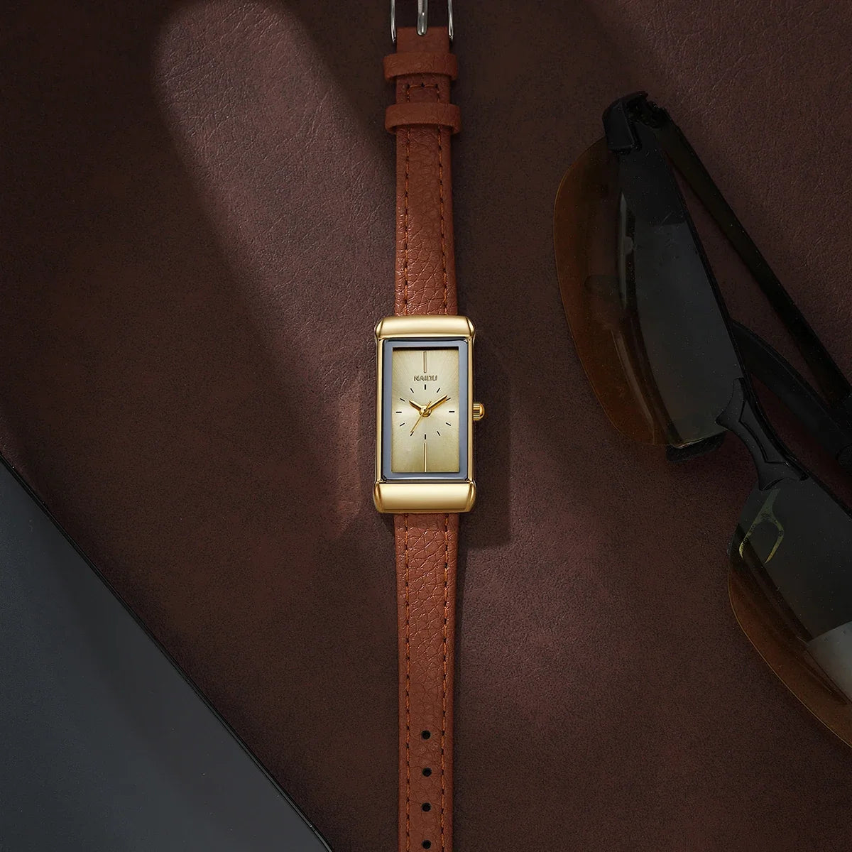 Women's Retro Square Quartz Watch with Leather Strap | Naidu