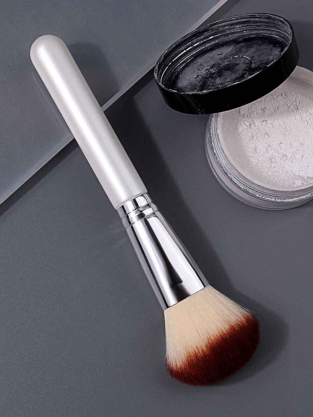Fluffy Large Powder Brush – Soft Wool Fiber Blush & Contour