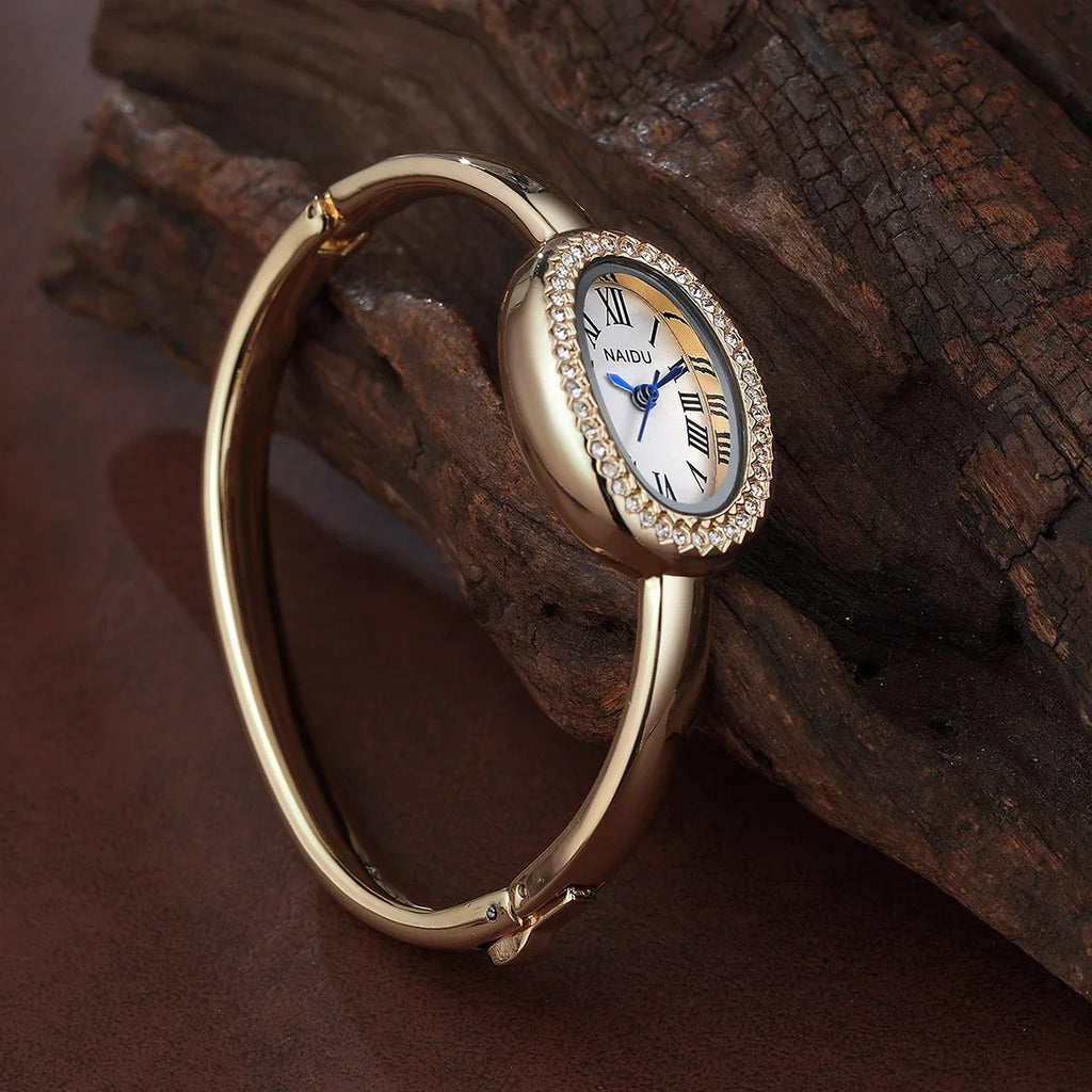 Women's Roman Numeral Quartz Watch – Casual Alloy Timepiece