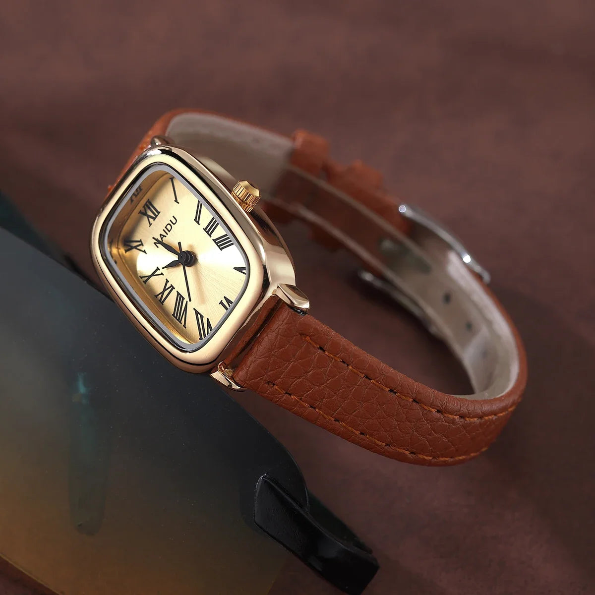 Women's Leather Strap Quartz Watch – Roman Numeral Casual Style