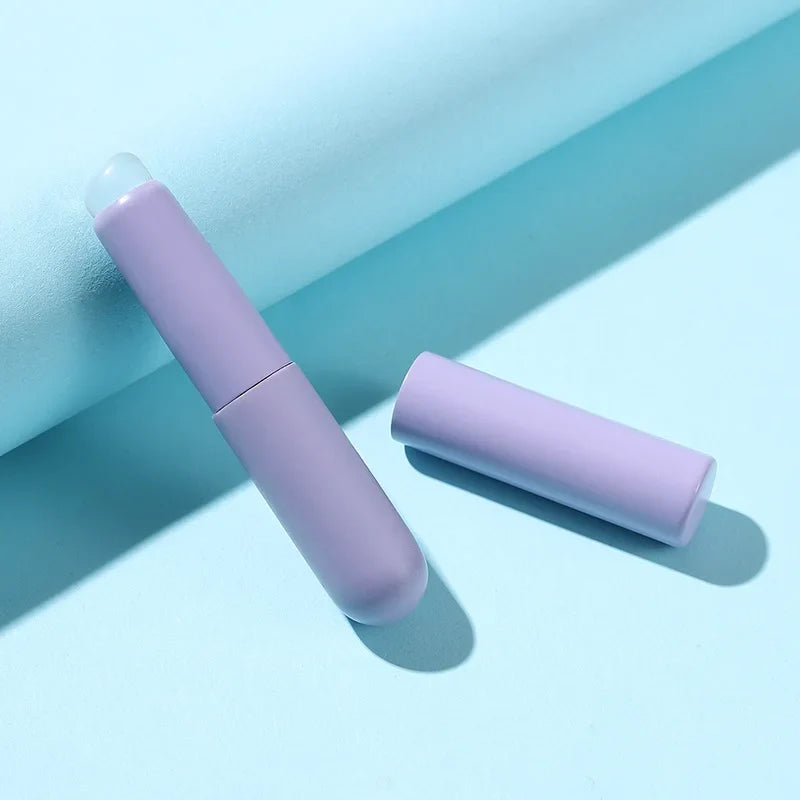 Silicone Lip Brush with Cover – Mini Portable Cosmetic Tool