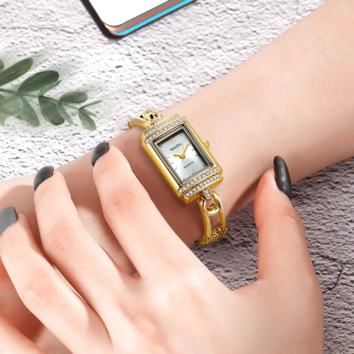 Women's Rhinestone Quartz Watch – White Dial Luxury Style