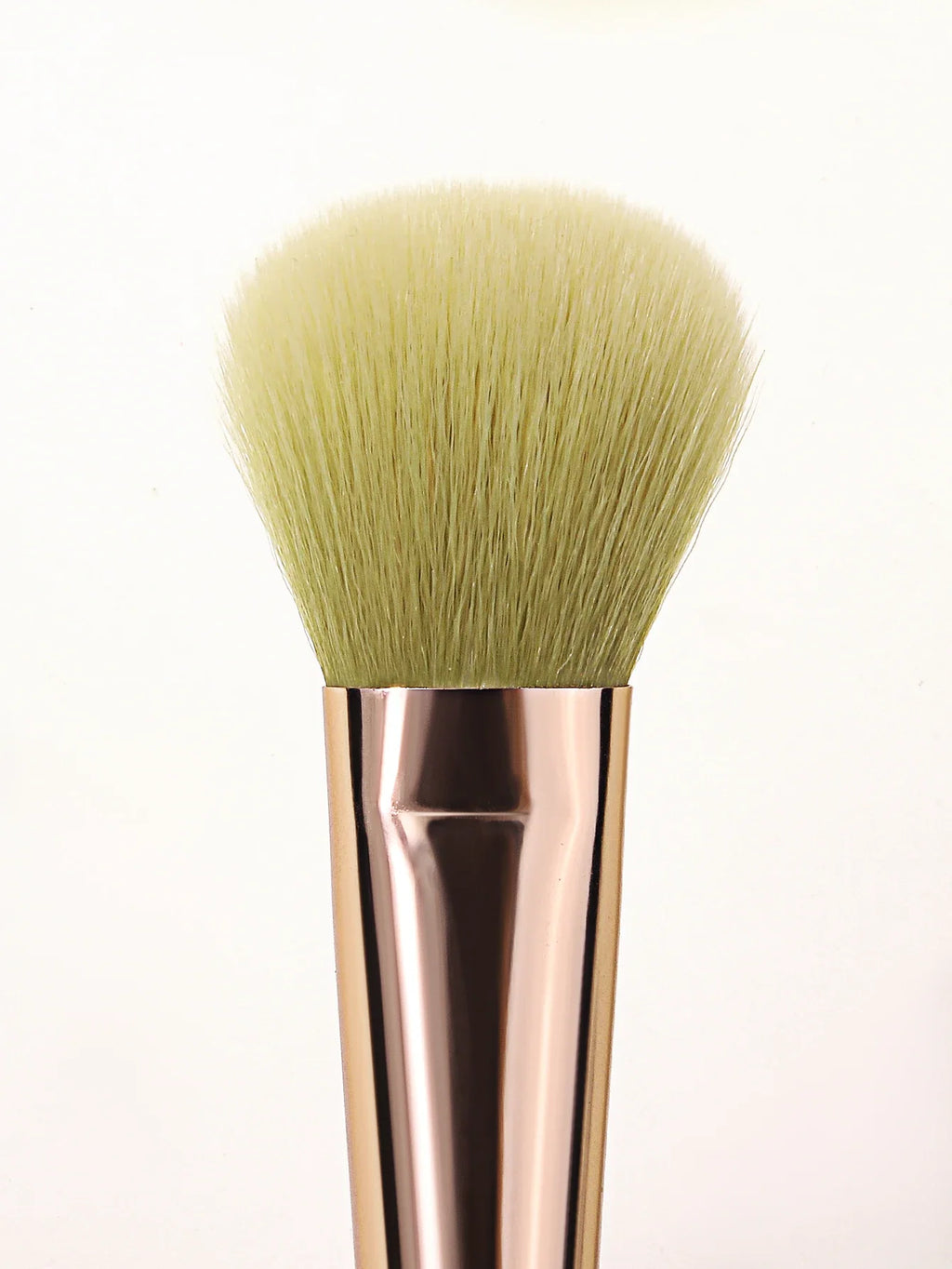 Soft Round Blush Brush – Loose Powder Contouring Makeup Tool