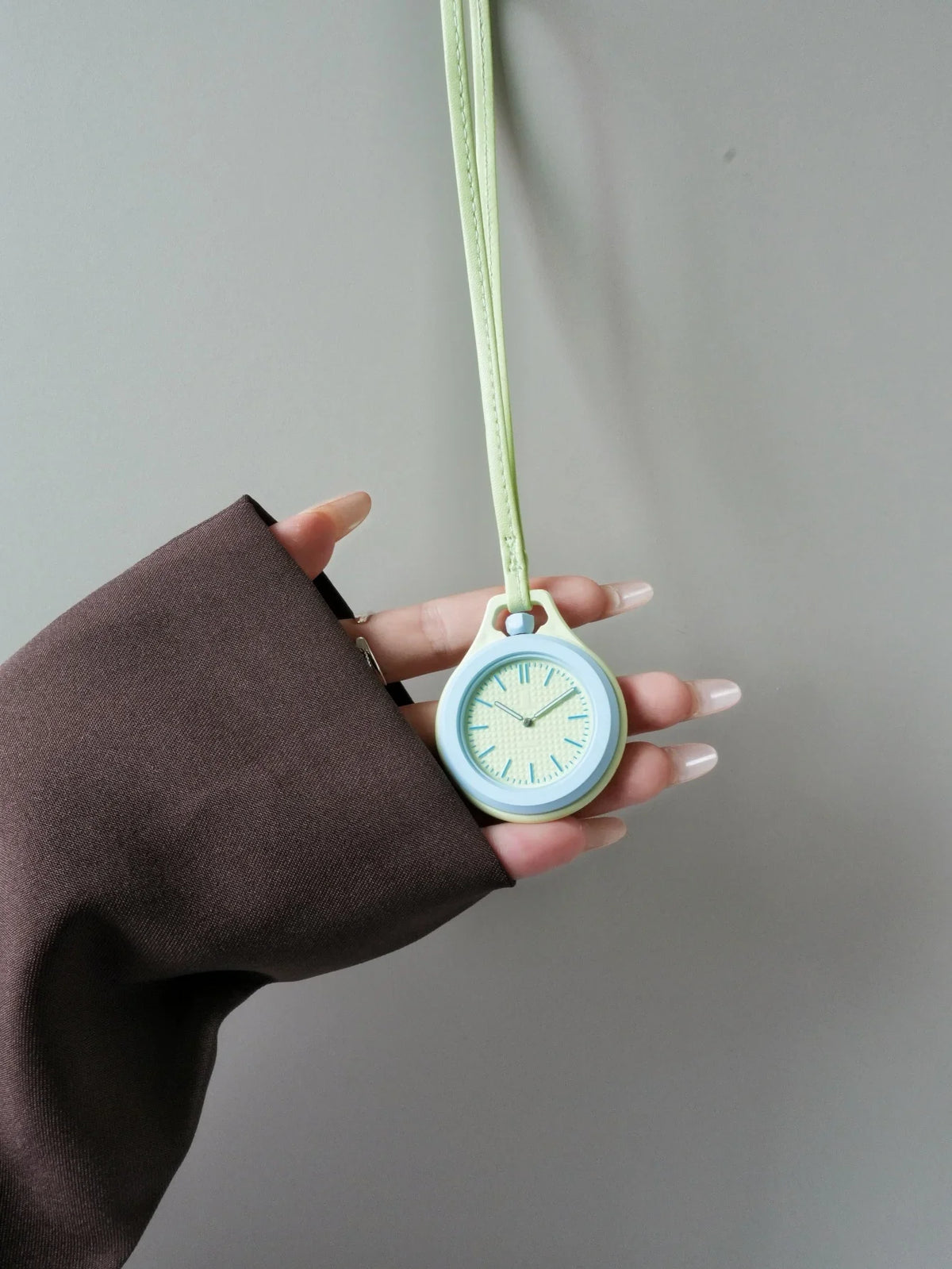 Round Quartz Hanging Watch – Backpack Pendant Portable Clock