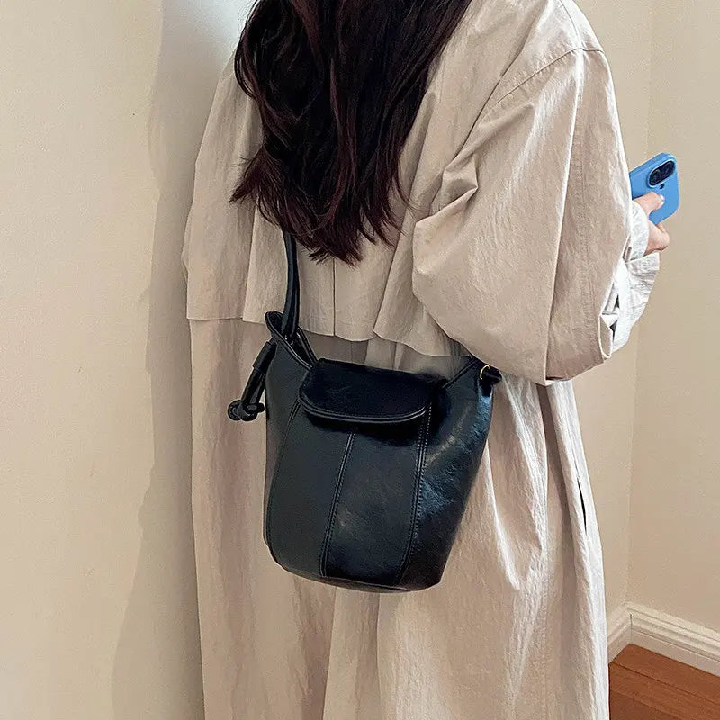 Nixie Retro Patent Leather Bucket Bag | Women's Crossbody